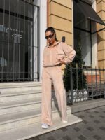 Жіночий велюровий костюм бежевого кольору М504