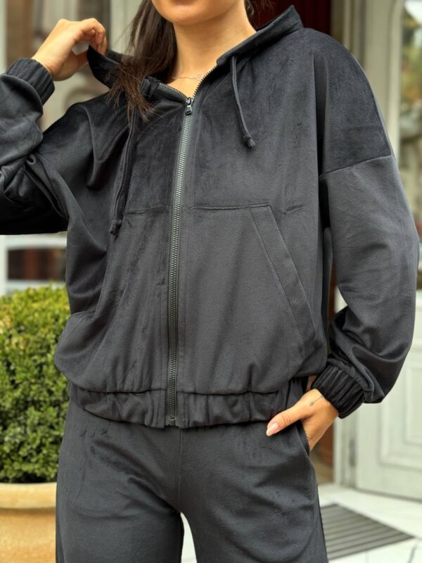 Жіночий велюровий костюм чорного кольору М504