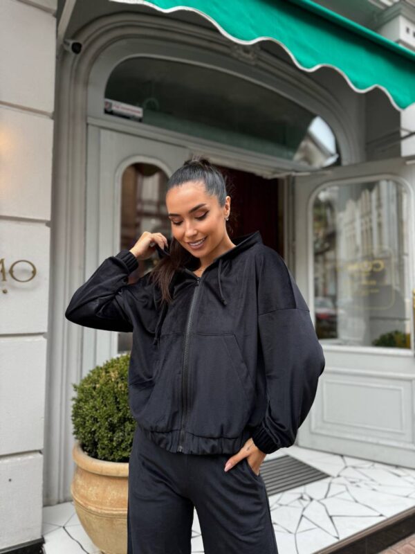 Жіночий велюровий костюм чорного кольору М504