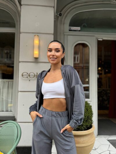 Жіночий велюровий костюм графітового кольору М504