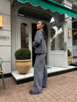 Жіночий велюровий костюм графітового кольору М504