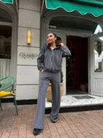 Жіночий велюровий костюм графітового кольору М504