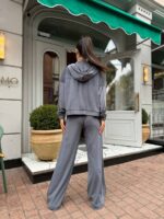 Жіночий велюровий костюм графітового кольору М504