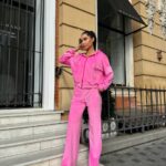 Жіночий велюровий костюм малинового кольору М504