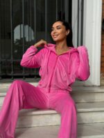 Жіночий велюровий костюм малинового кольору М504