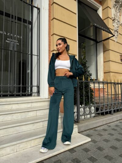 Жіночий велюровий костюм зеленого кольору М504