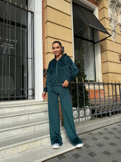 Жіночий велюровий костюм зеленого кольору М504