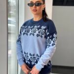 Светр жіночий з квітковим орнаментом колір блакитний з синім LM5073 
