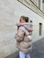 Пуховик жіночий бежевий короткий з капюшоном 00304