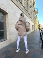 Пуховик жіночий бежевий короткий з капюшоном 00304