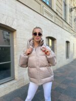 Пуховик жіночий бежевий короткий з капюшоном 00304