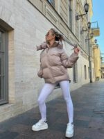Пуховик жіночий бежевий короткий з капюшоном 00304