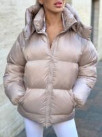 Пуховик жіночий бежевий короткий з капюшоном 00304