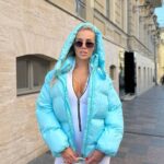 Пуховик жіночий блакитний короткий з капюшоном 00303