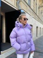 Пуховик жіночий бузковий короткий з капюшоном 00305