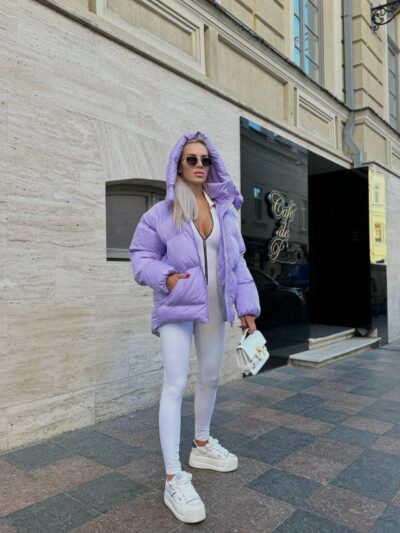 Пуховик жіночий бузковий короткий з капюшоном 00305