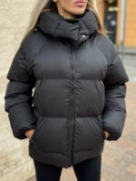 Пуховик жіночий чорний короткий з капюшоном 00302