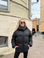 Пуховик жіночий чорний короткий з капюшоном 00302