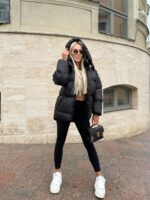 Пуховик жіночий чорний короткий з капюшоном 00302