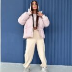 Пуховик жіночий довгий бежевого кольору 00324