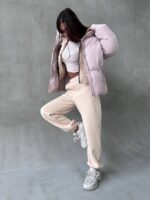 Пуховик жіночий довгий бежевого кольору 00324