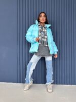 Пуховик жіночий довгий блакитного кольору 00325