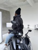 Пуховик жіночий довгий чорного кольору 00320