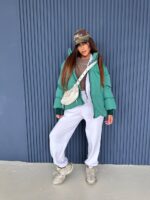 Пуховик жіночий довгий зеленого кольору 00323