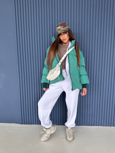 Пуховик жіночий довгий зеленого кольору 00323