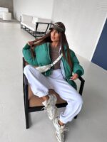 Пуховик жіночий довгий зеленого кольору 00323