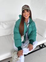 Пуховик жіночий довгий зеленого кольору 00323