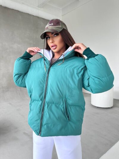 Пуховик жіночий довгий зеленого кольору 00323