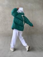 Пуховик жіночий довгий зеленого кольору 00323