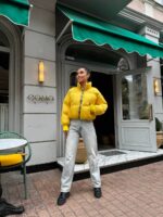 Пуховик жіночий короткий з манжетами жовтого кольору 00319