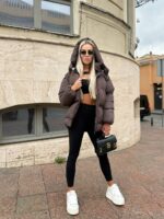 Пуховик жіночий коричневий короткий з капюшоном 00307