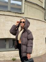 Пуховик жіночий коричневий короткий з капюшоном 00307