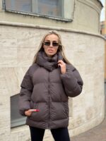 Пуховик жіночий коричневий короткий з капюшоном 00307