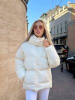 Пуховик жіночий молочний короткий з капюшоном 00306