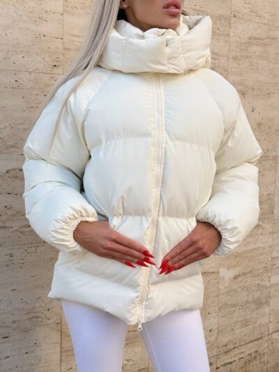 Пуховик жіночий молочний короткий з капюшоном 00306