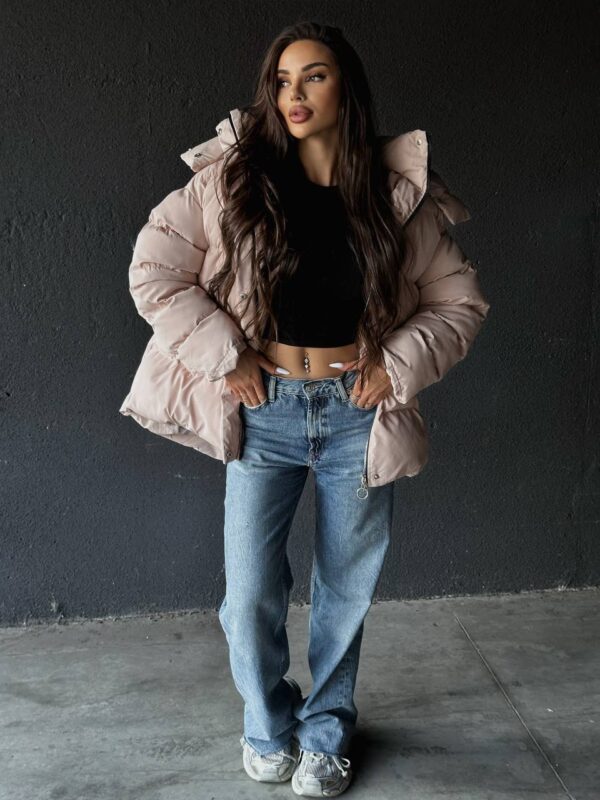 puhovyk-zhinochyj-oversajz-bezhevogo-koloru-00371-8 Пуховик жіночий оверсайз бежевого кольору 00371