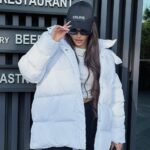 Пуховик жіночий оверсайз білого кольору 00372