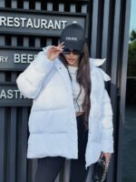 Пуховик жіночий оверсайз білого кольору 00372