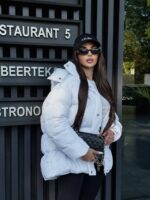 Пуховик жіночий оверсайз білого кольору 00372