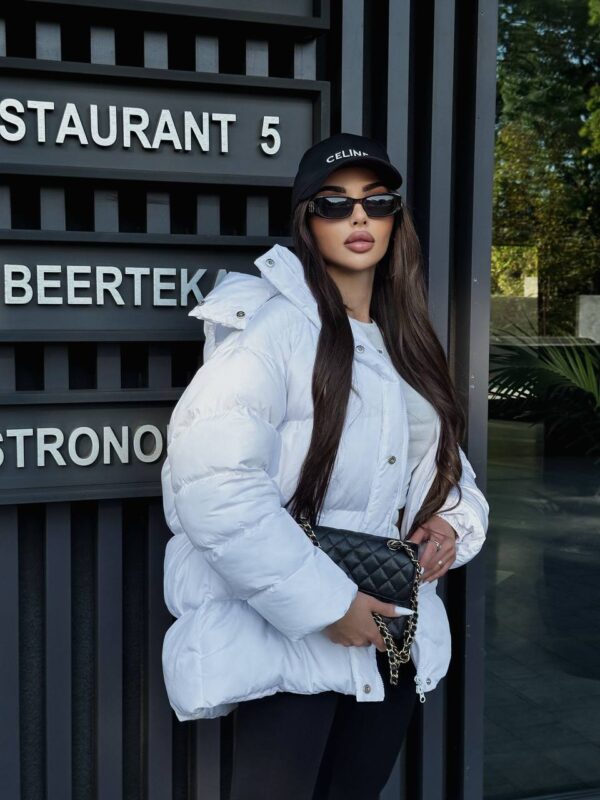 puhovyk-zhinochyj-oversajz-bilogo-koloru-00372-8 Пуховик жіночий оверсайз білого кольору 00372