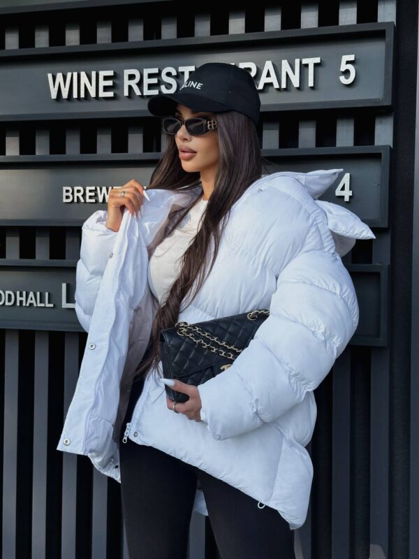 puhovyk-zhinochyj-oversajz-bilogo-koloru-00372-9 Пуховик жіночий оверсайз білого кольору 00372