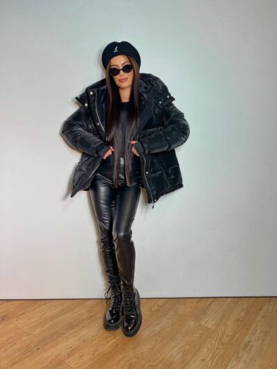 Пуховик жіночий оверсайз чорного кольору 00327