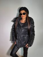 Пуховик жіночий оверсайз чорного кольору 00327