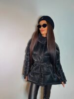 Пуховик жіночий оверсайз чорного кольору 00327