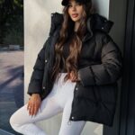 Пуховик жіночий оверсайз чорного кольору 00369