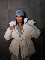 Пуховик жіночий оверсайз молочного кольору 00326